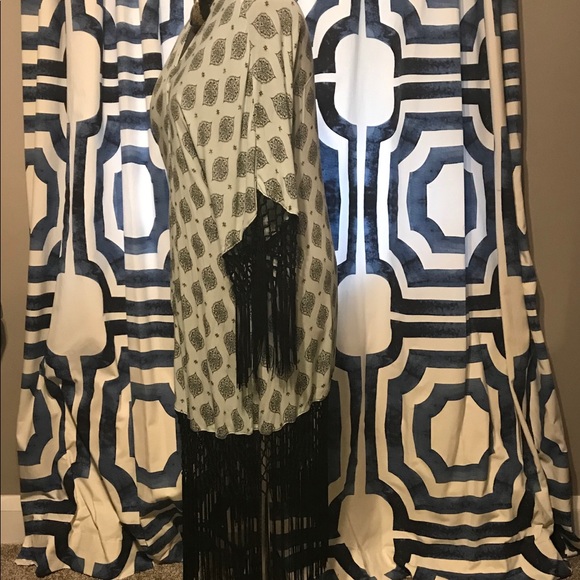 Jacket: Cover-up - Picture 2 of 3